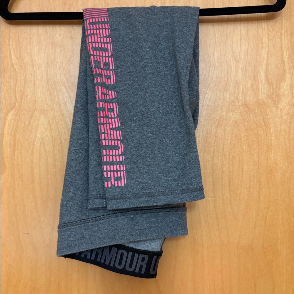Under Armour Heather Gray Leggings with Pink Accents Capri